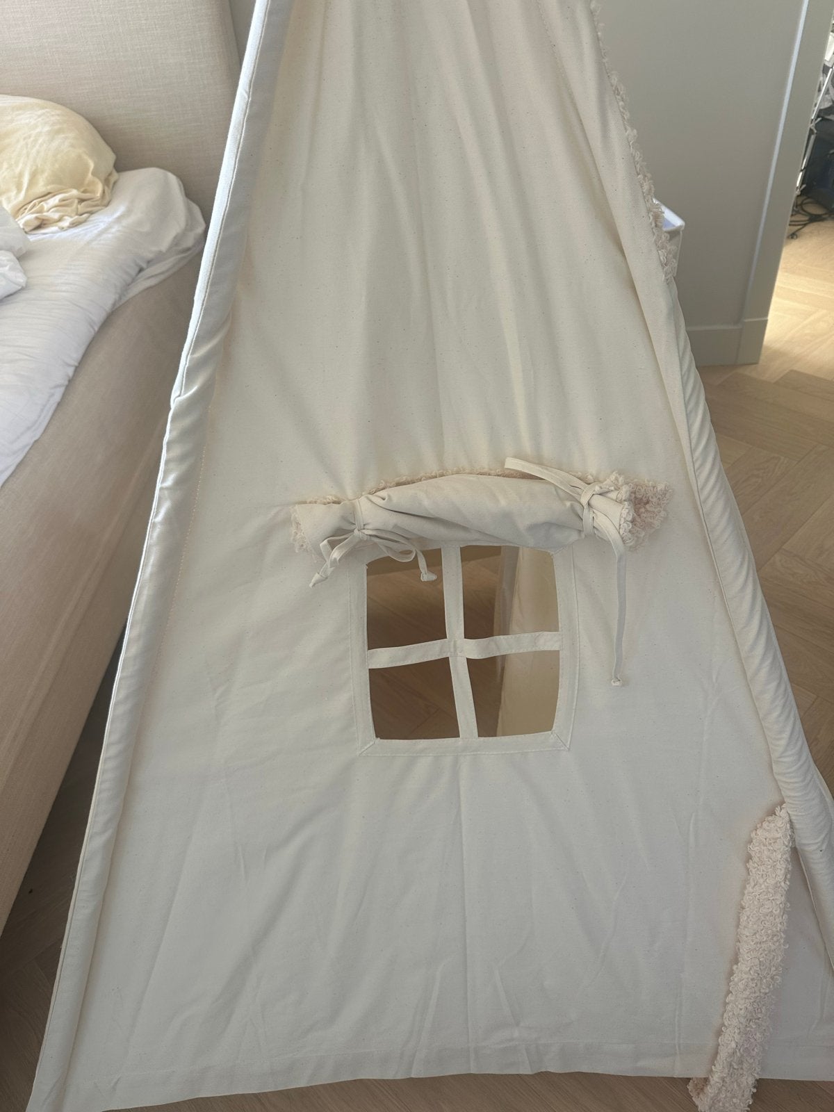 Witte tipi speeltent voor kinderen, Ophalen, Zo goed als nieuw, Overige materialen