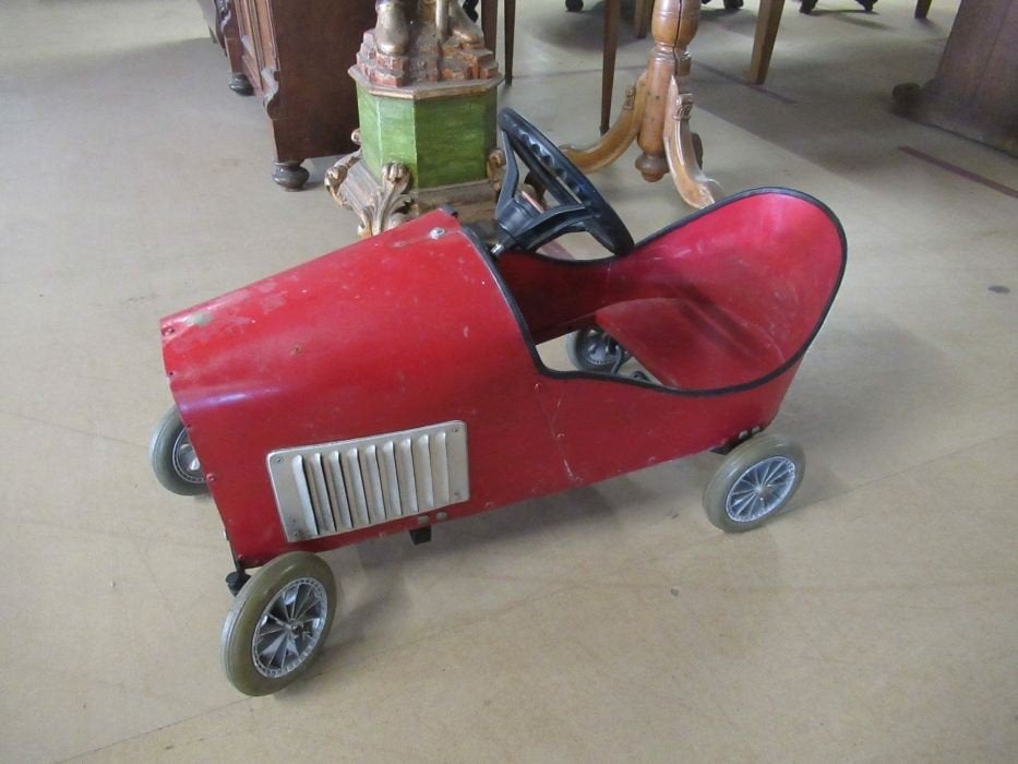 Oer 10658 rood metalen trapauto uit de jaren 1950-1960, Ophalen