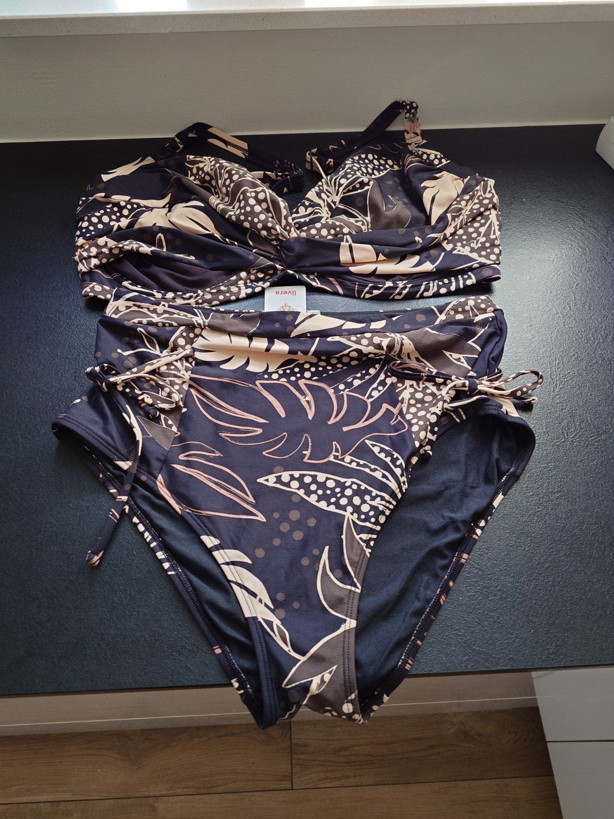 Nieuwe bikini van Livera, bikinibroek mt.44 bovenstuk 48F/G, Livera, Ophalen of Verzenden, Nieuw, Bikini