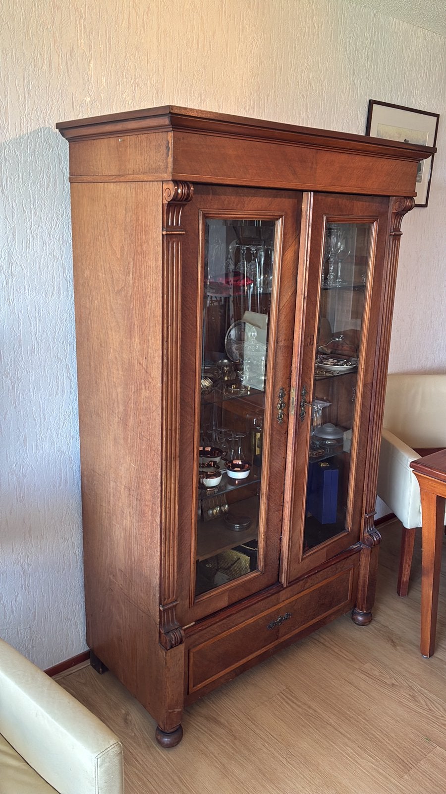 Vitrine kast, Ophalen