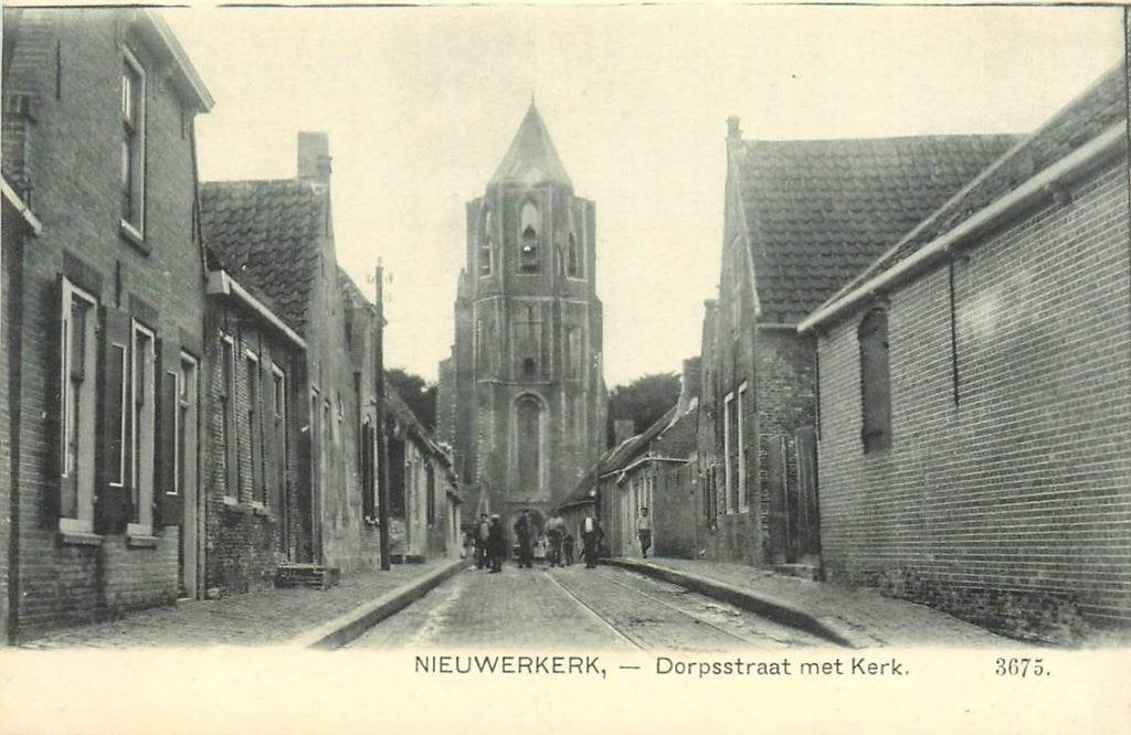 388-130-009 Nieuwerkerk Dorpsstraat met Kerk, Ophalen of Verzenden, Voor 1920, Zeeland
