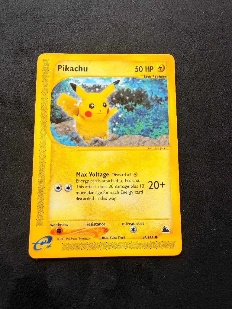Pokemonkaart Pikachu (SK 84) 2003 Skyridge Yuka Morii NM, Ophalen of Verzenden, Zo goed als nieuw, Losse kaart
