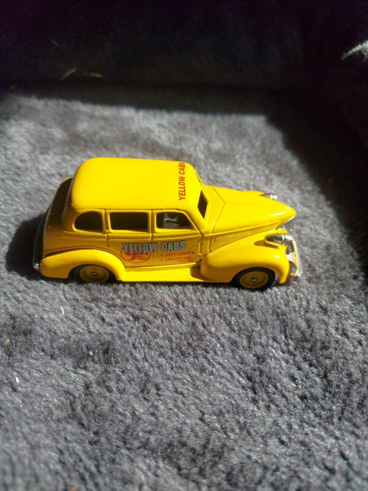 Oxford Die-Cast Yellow Cabs Modelauto, Ophalen of Verzenden, Gebruikt