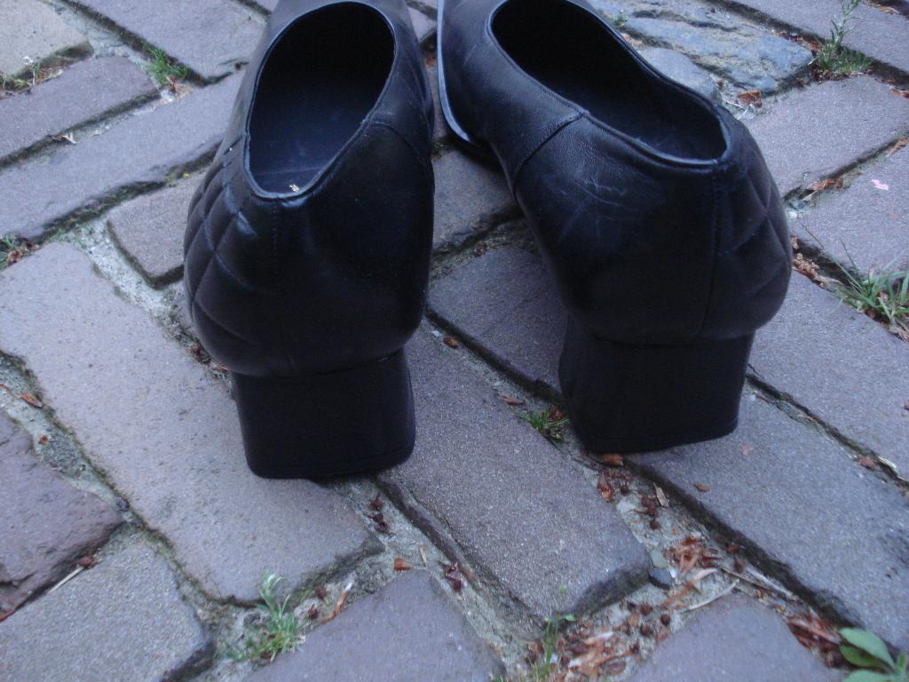 GRATIS VERZENDING NIEUWE ZWARTE LEREN PUMPS MT 41,5, Pumps, Verzenden, Zwart, Nieuw