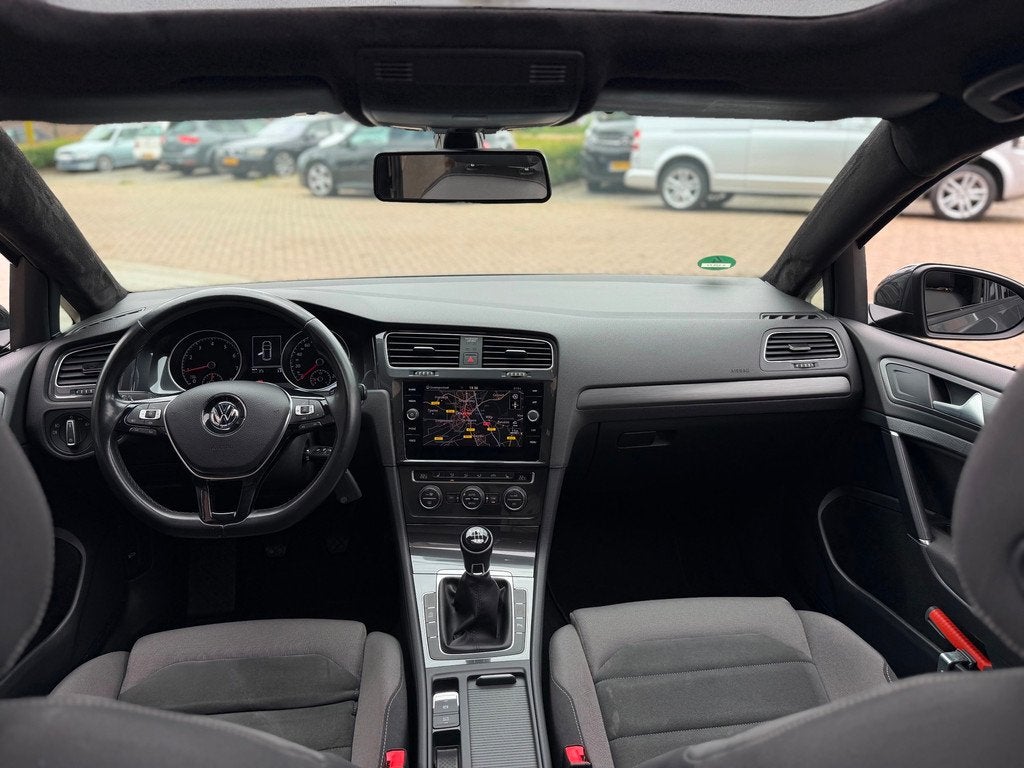 Volkswagen Golf 1.0 TSI Highline Style Panorama Dak LED kopl, Auto's, Volkswagen, Gebruikt, 49 €/maand, Origineel Nederlands, Bedrijf