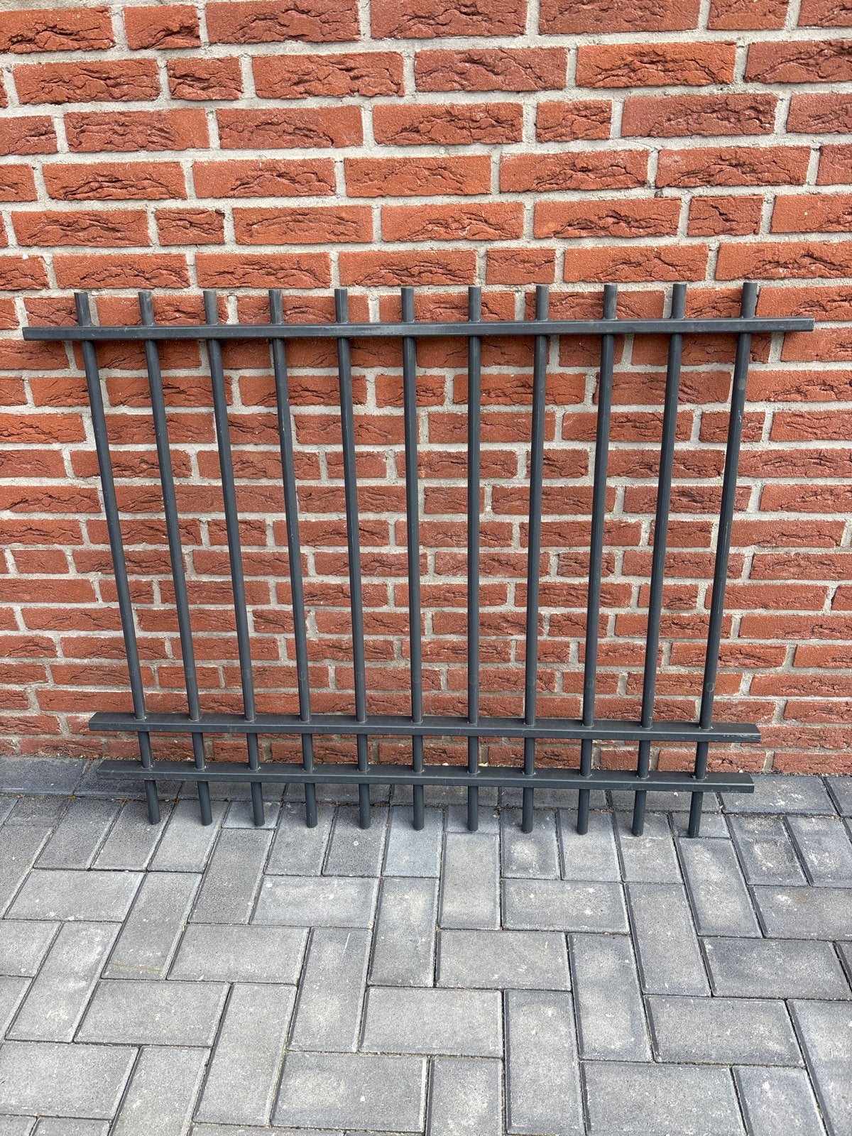 Grijs hekwerk - 118x95 cm, Tuin en Terras, Tuinhekken en Hekwerk, Ophalen, Gebruikt, IJzer, Spijlenhekwerk