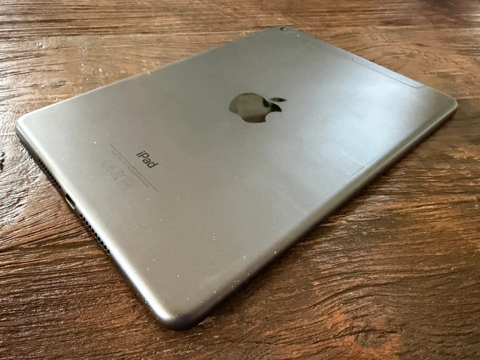 Foto 9 van Apple iPad Mini 5e generatie A2124 64GB Wi-Fi en LTE izgst