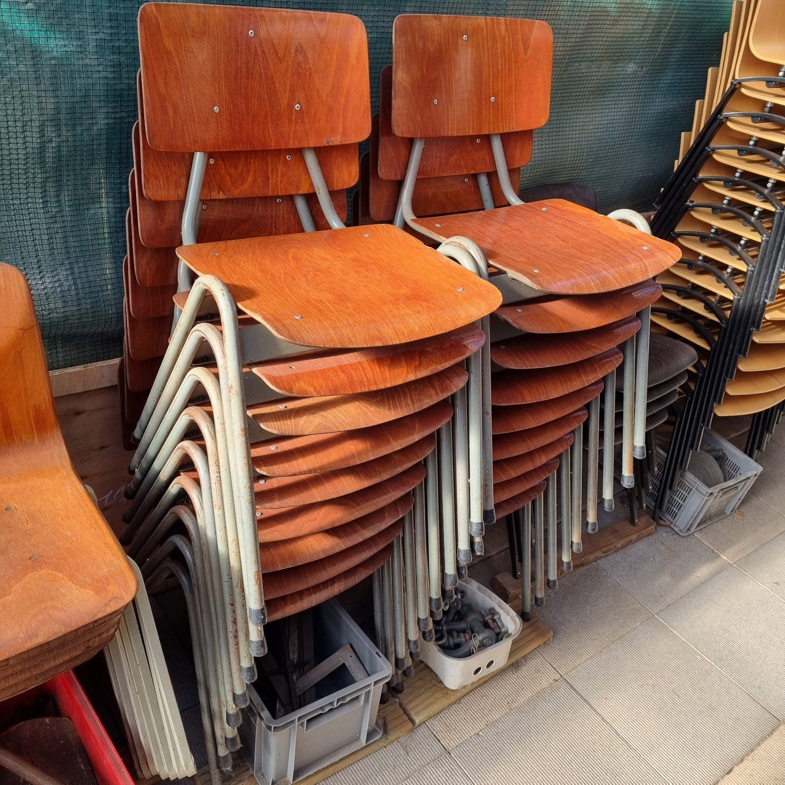 partij leuke vintage stoelen,  stapelstoelen eettafelstoelen, Ophalen, Gebruikt, Hout, Vijf, Zes of meer stoelen