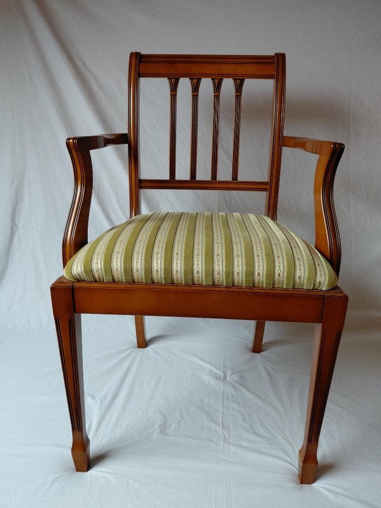 Klassieke houten stoel met gestreepte bekleding, Ophalen, Hout, Bruin, Zo goed als nieuw