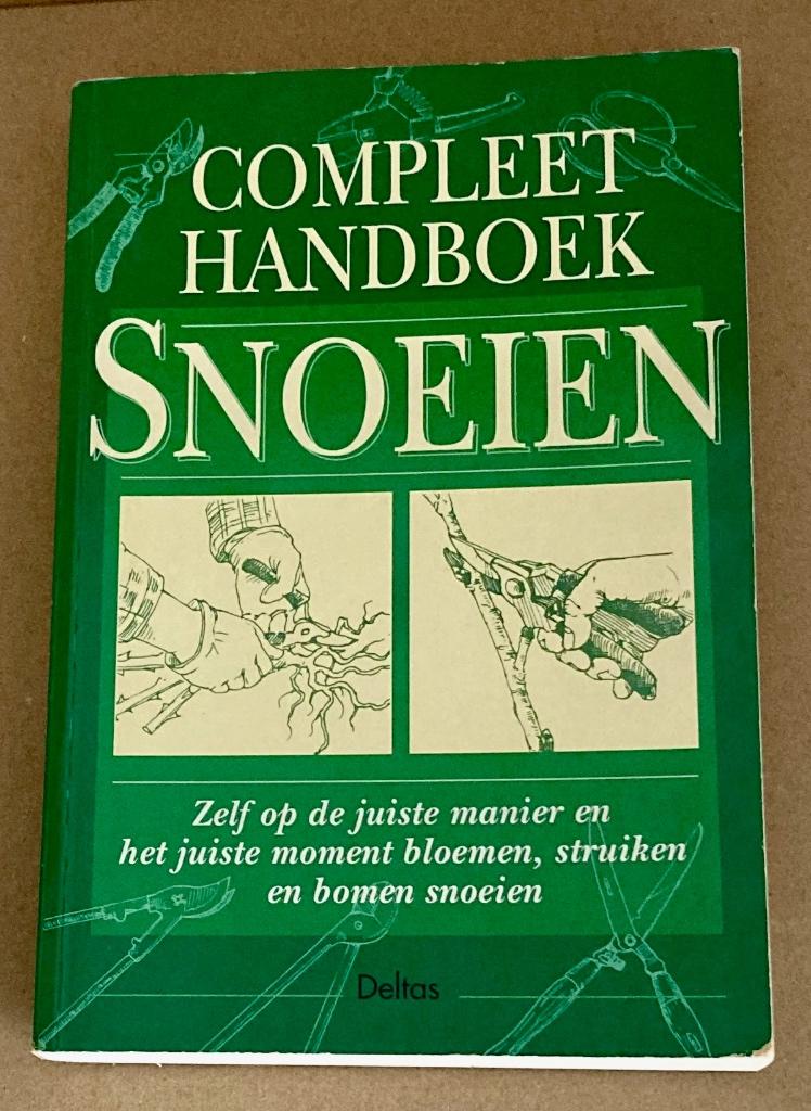 Compleet Handboek Snoeien, Boeken, Ophalen of Verzenden, Gelezen, Tuinieren en Tuinplanten