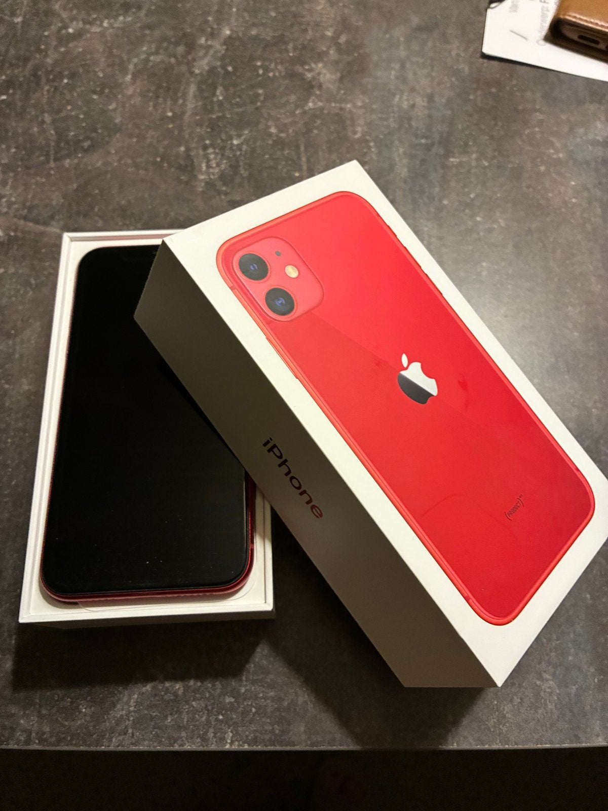 iPhone 11 (PRODUCT)RED 64GB met hoesje, Telecommunicatie, Mobiele telefoons | Apple iPhone, Zo goed als nieuw, 64 GB, Zonder simlock