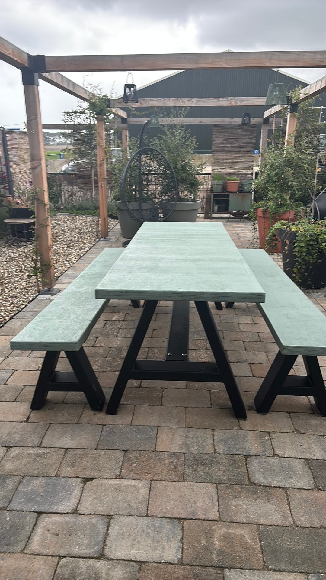 Robuuste tuintafel met bank met stalen onderstel, Tuin en Terras, Ophalen of Verzenden, Gebruikt, Rechthoekig, Staal