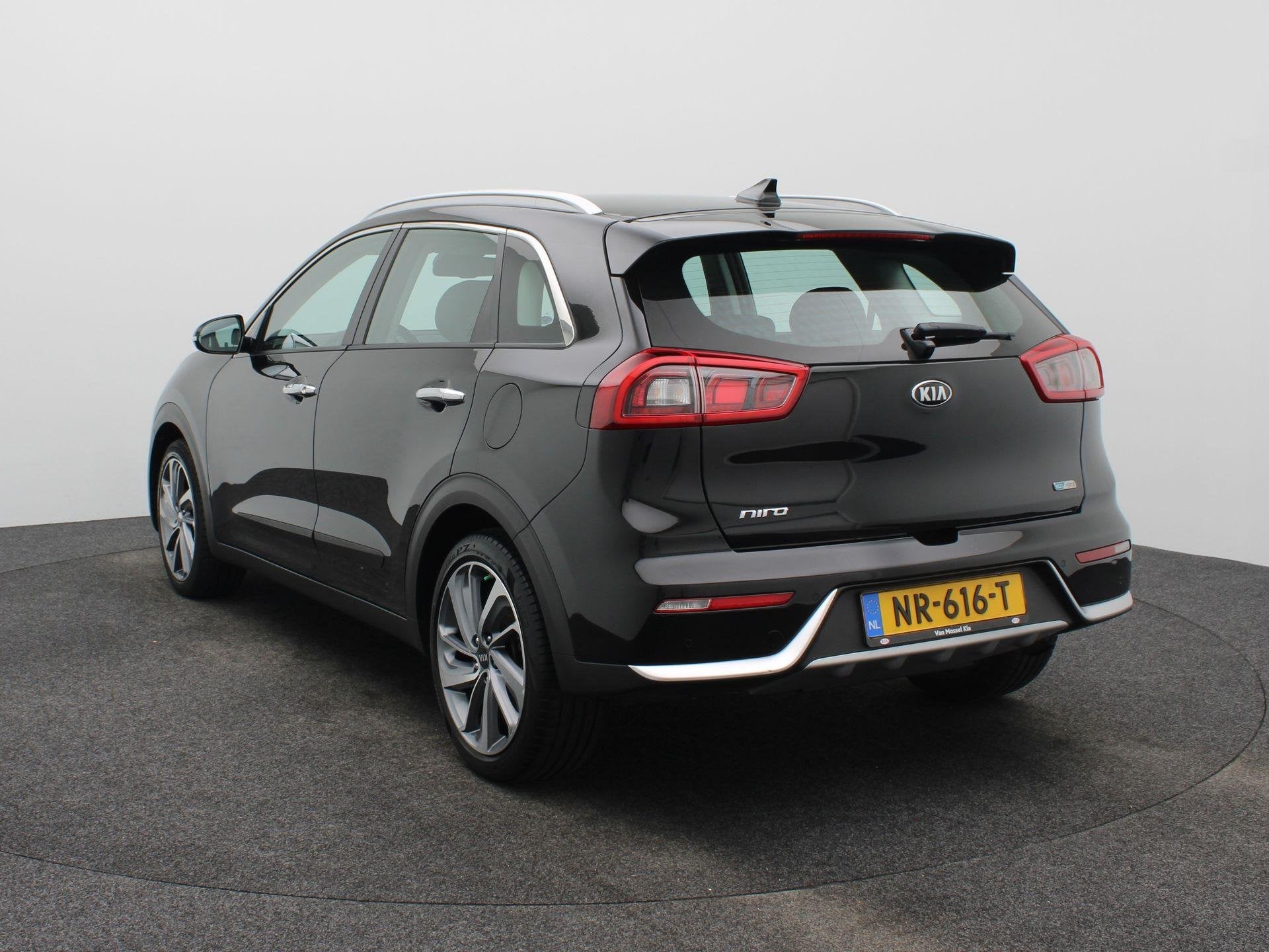 Foto 2 van Kia Niro 1.6 GDi Hybrid First Edition