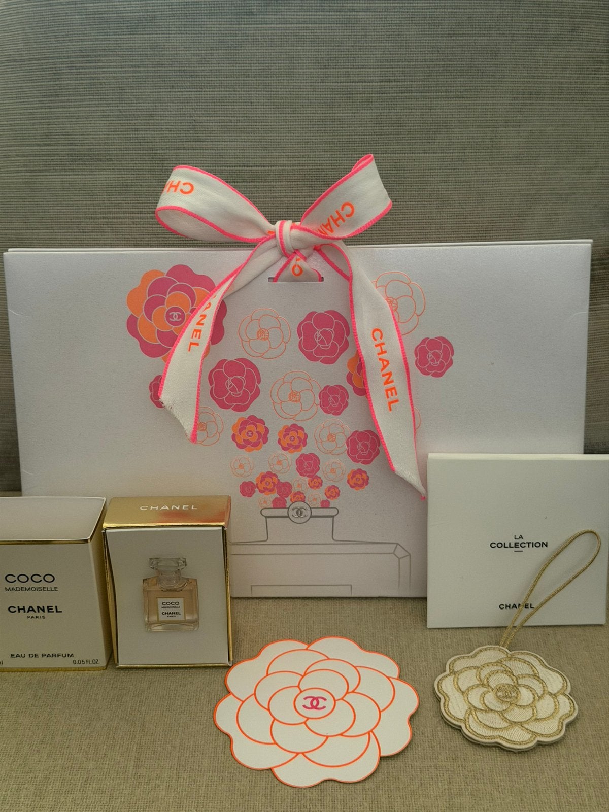 Miniatuur Chanel Coco Mademoiselle 1,5 ml edp & camelia tas, Verzenden, Nieuw, Miniatuur, Gevuld