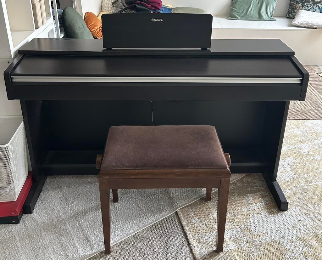 Yamaha YDP-142R Digital Piano + Professional Reiner Bank, Ophalen, Zo goed als nieuw, Bruin