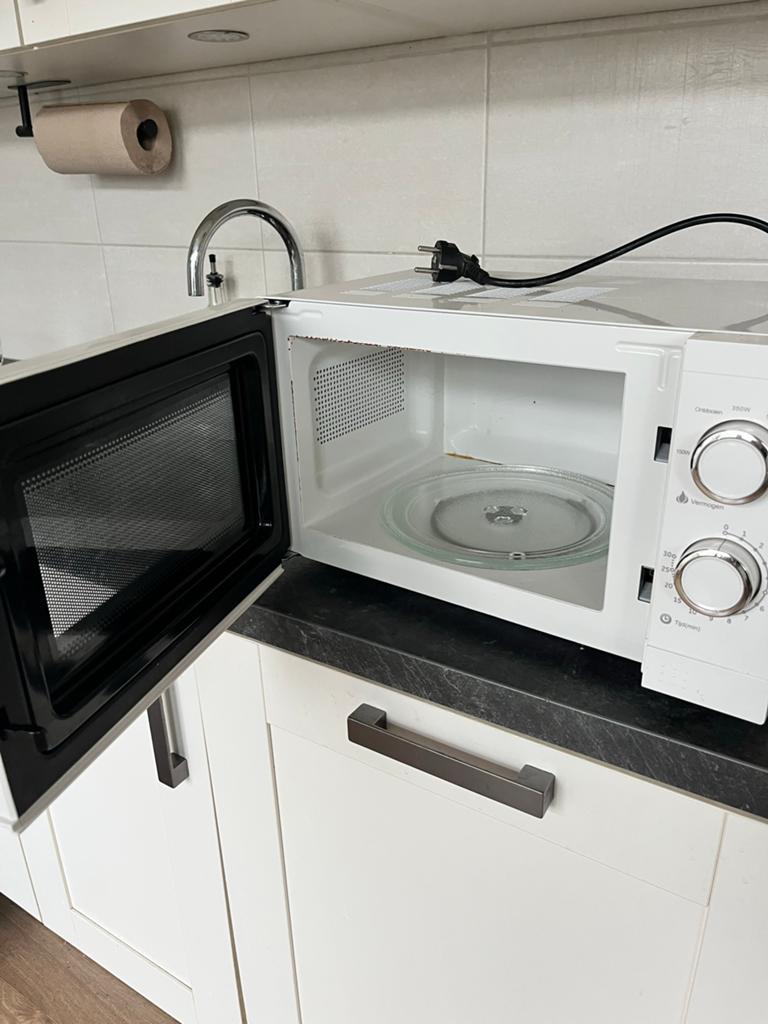Magnetron - Wit, compact en functioneel, Ophalen, Zonder vriesvak, Minder dan 85 cm, 45 tot 60 cm