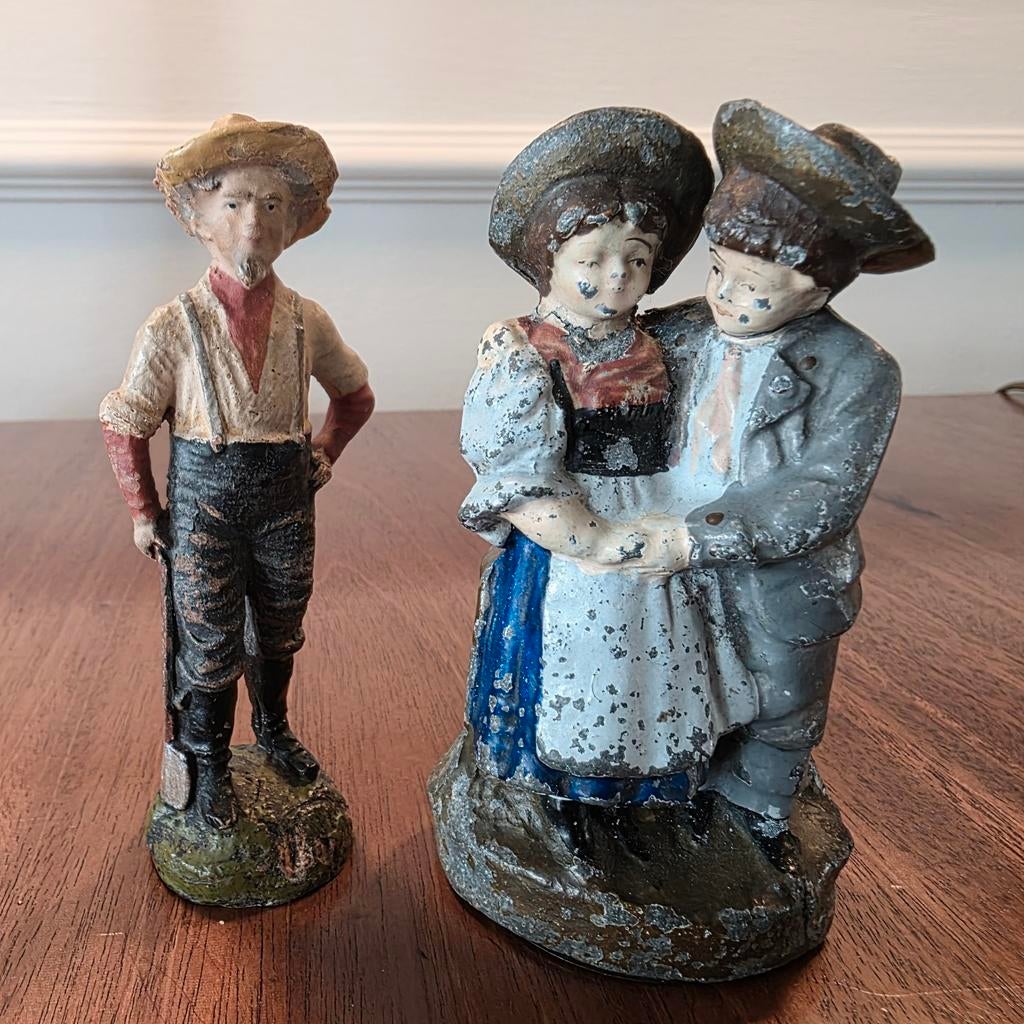 Vintage gietijzeren beeldjes: boer en dansend stel, Antiek en Kunst, Groep mensen, Minder dan 20 cm, Ophalen of Verzenden, Beeld
