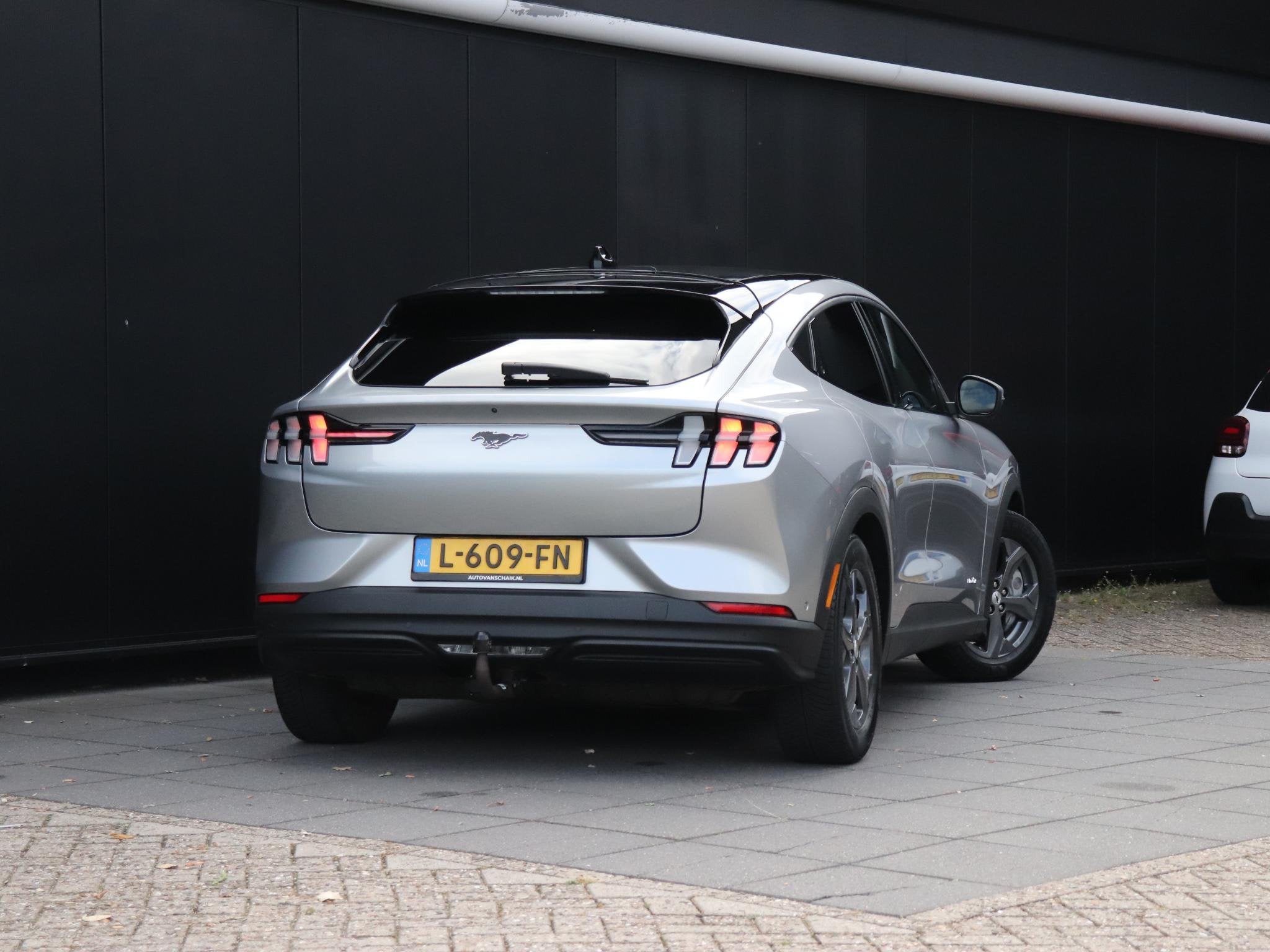 Ford Mustang Mach-E RWD 75 kWh | LEDER | PANO | TREKHAAK | 3, Automaat, Gebruikt, 750 kg, 258 pk