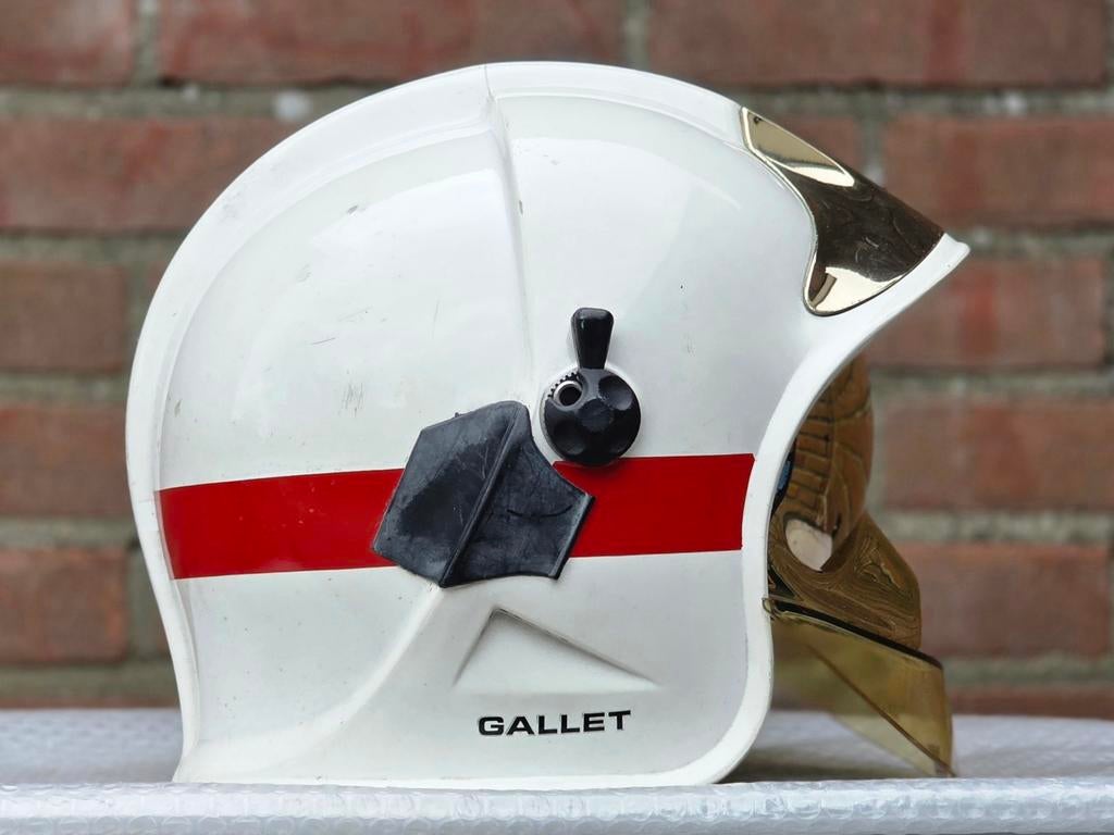 Brandweerhelm brandweer Nederland Gallet commandant, Ophalen of Verzenden, Landmacht, Nederland, Embleem of Badge
