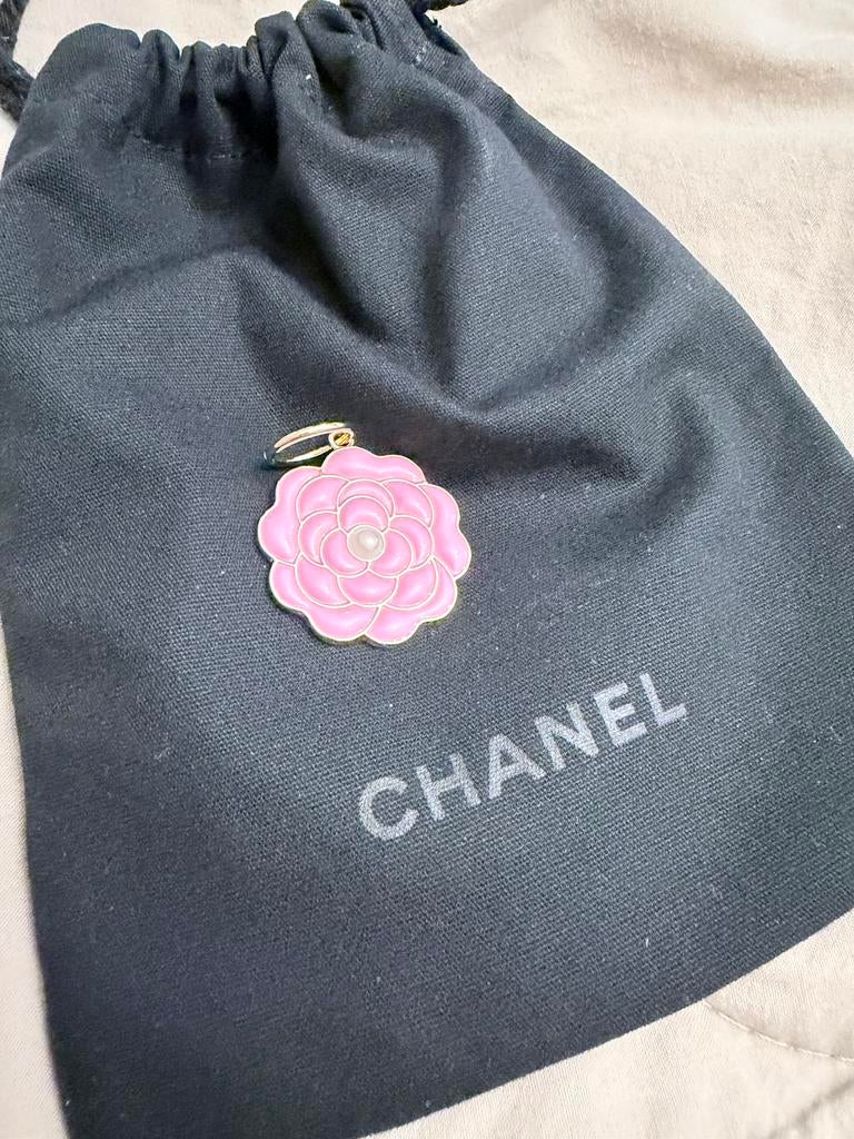 Chanel bedel camelia nieuw! Inclusief verzenden, Sieraden, Tassen en Uiterlijk, Bedels, Overige merken, Overige materialen, Verzenden