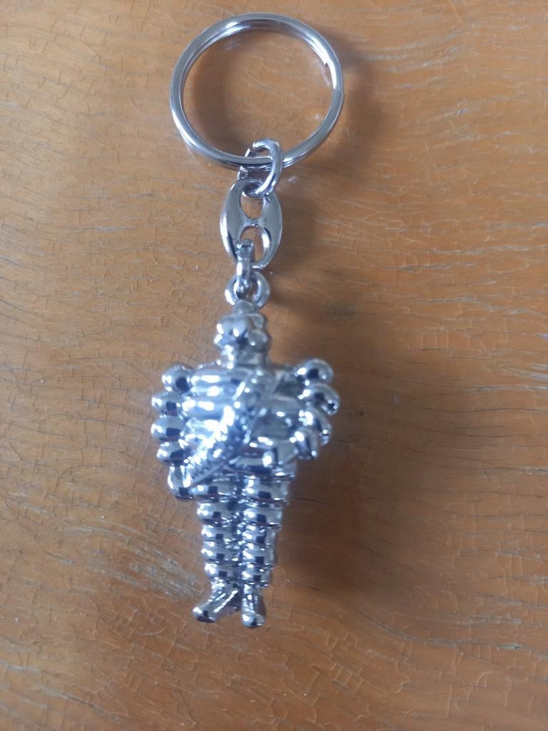 Sleutelhanger Michelin man Bibendum zilverkleurig. Nog 1!, Ophalen of Verzenden, Nieuw, Merk