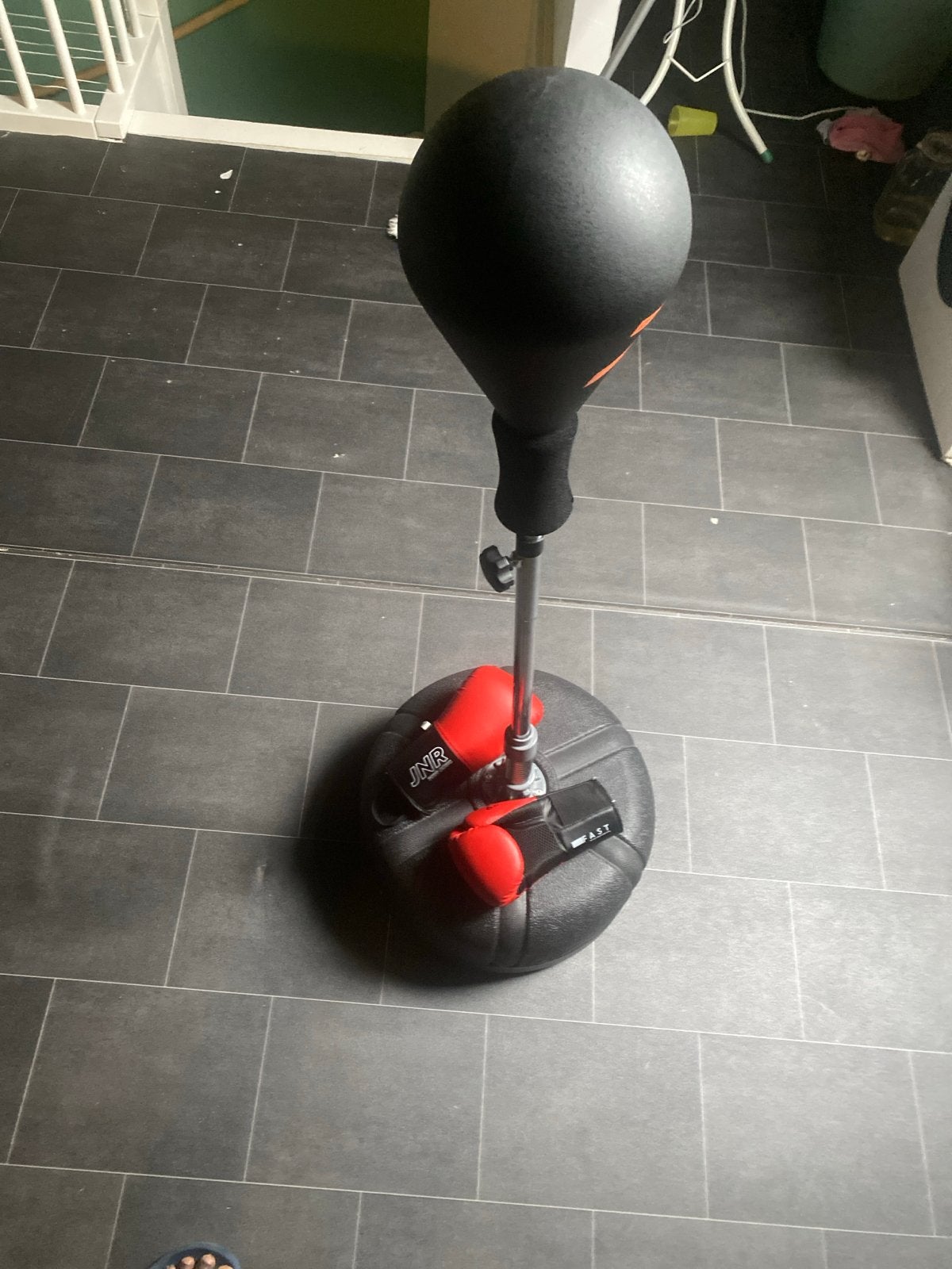 Boksbal op standaard met bokshandschoenen, Ophalen, Gebruikt, Boksbal