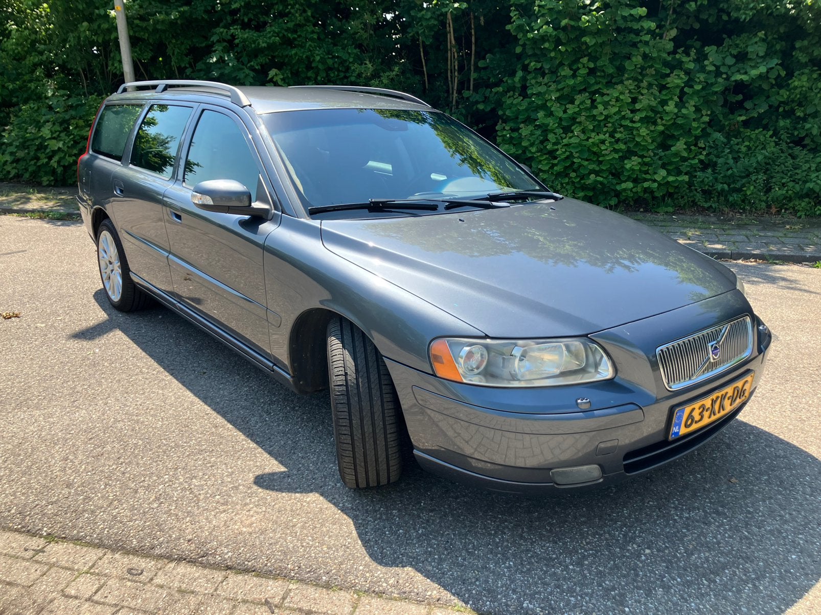 Nette Volvo V70 Diesel sport 2007 APK 6-2027, Auto's, Voorwielaandrijving, 15 km/l, 1800 kg, Zwart