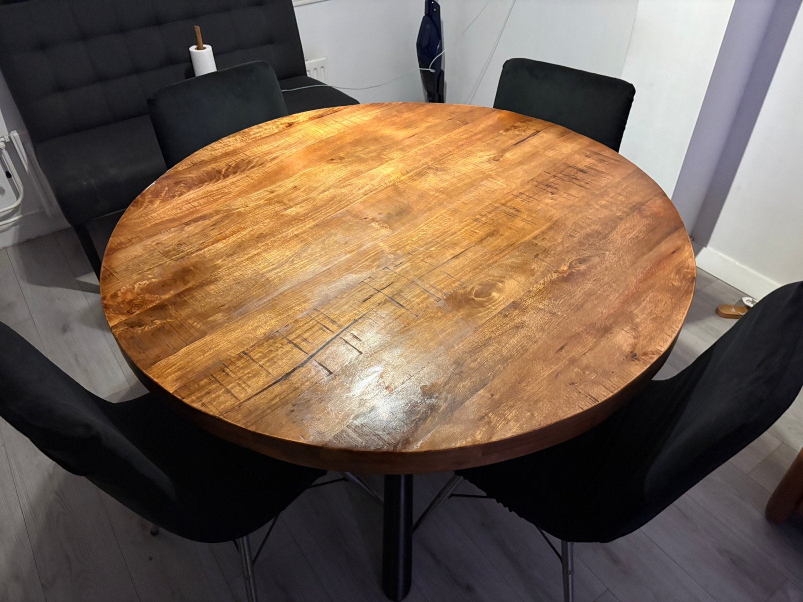 Heel mooie stevige Mango hout ronde eettafel 120, Huis en Inrichting, 100 tot 150 cm, Rond, Ophalen of Verzenden, Zo goed als nieuw