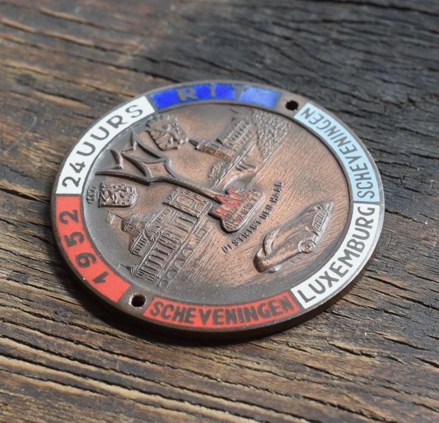 Badge Embleem Oldtimer Rallye Luxemburg Scheveningen SLS, Verzenden