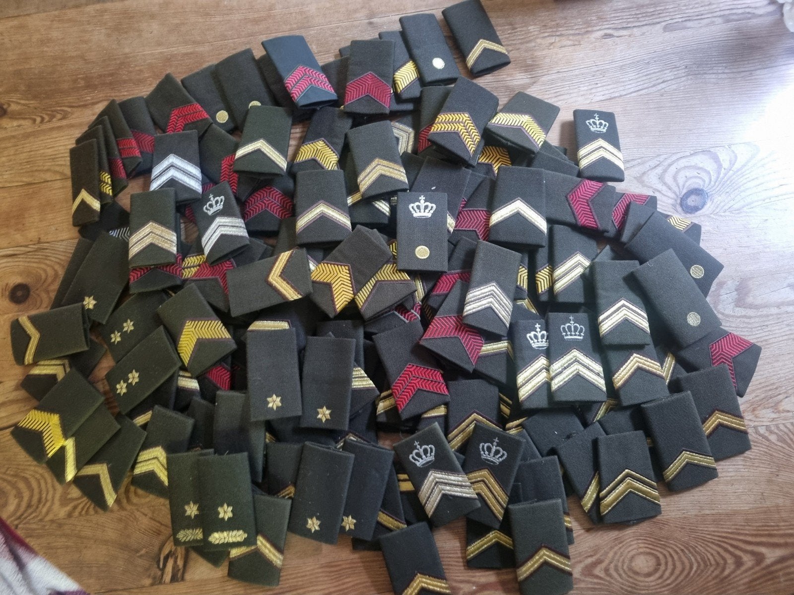 170+ rangen Dt 63 jas en blouse, Ophalen of Verzenden, Landmacht, Nederland, Embleem of Badge