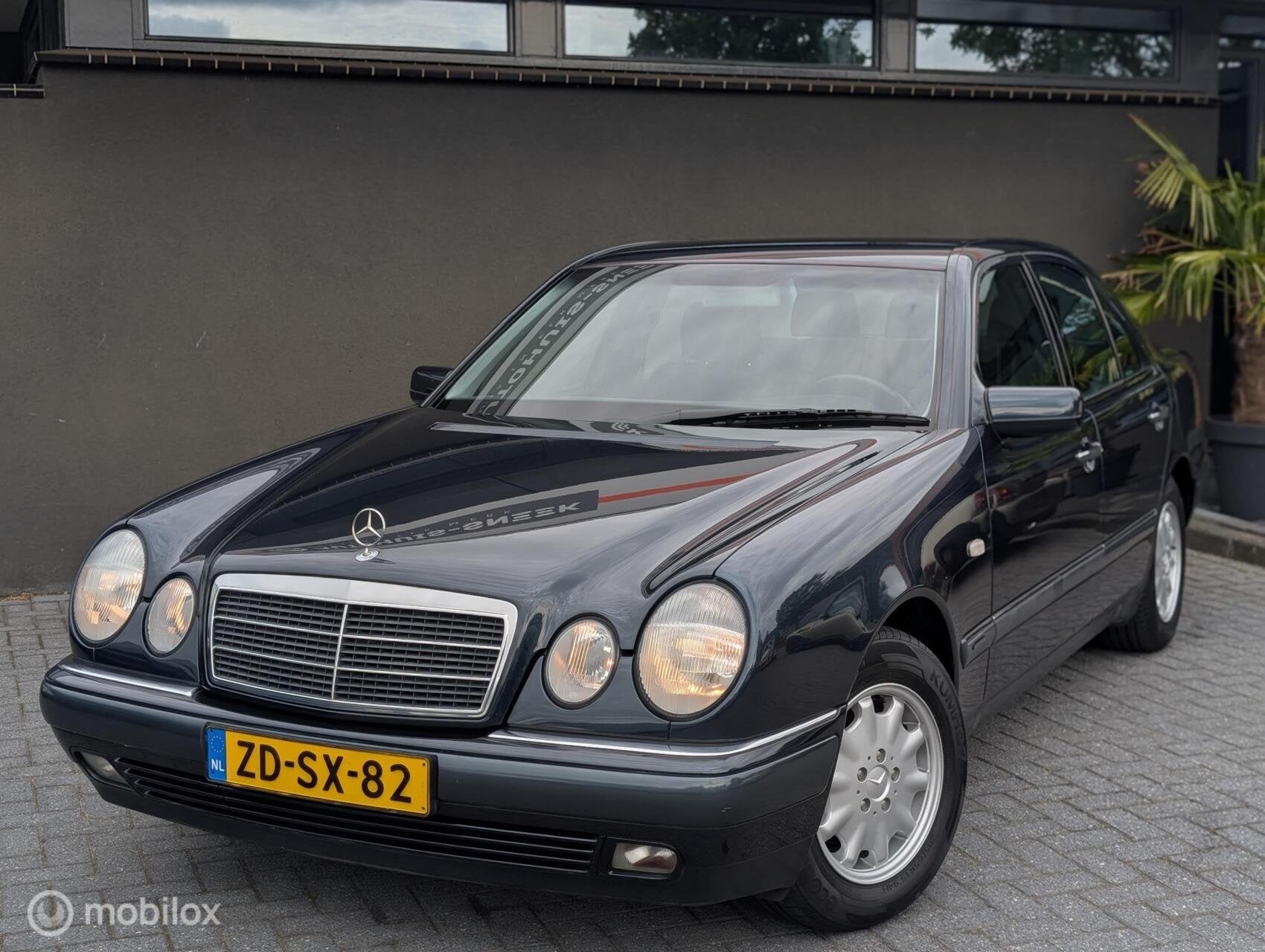 Mercedes E 200 CDI Elegance | 73.739 km NAP | Verzamelobject, Auto's, Achterwielaandrijving, Gebruikt, 4 cilinders, Zwart