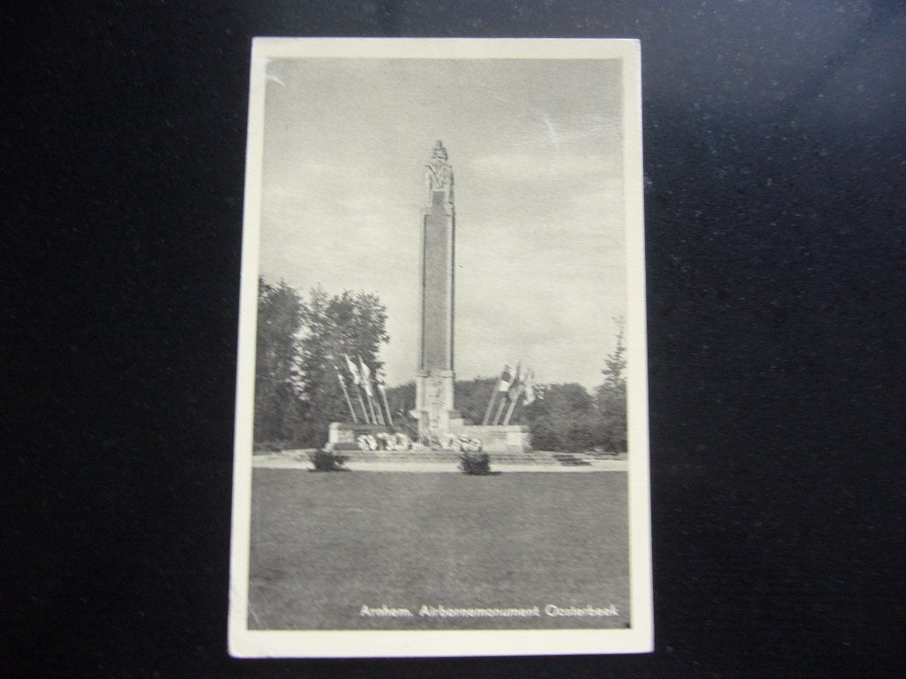 ARNHEM  =  AIRBORNE MONUMENT OOSTERBEEK, Ophalen of Verzenden, 1940 tot 1960, Gelopen, Gelderland