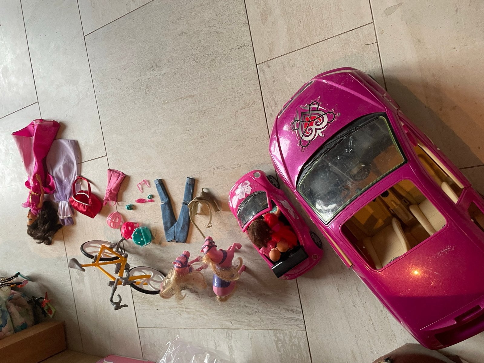 Complete Barbie Speelset: Auto's, Fiets, Barbie & Accessoire, Kinderen en Baby's, Speelgoed | Poppen, Ophalen of Verzenden, Gebruikt