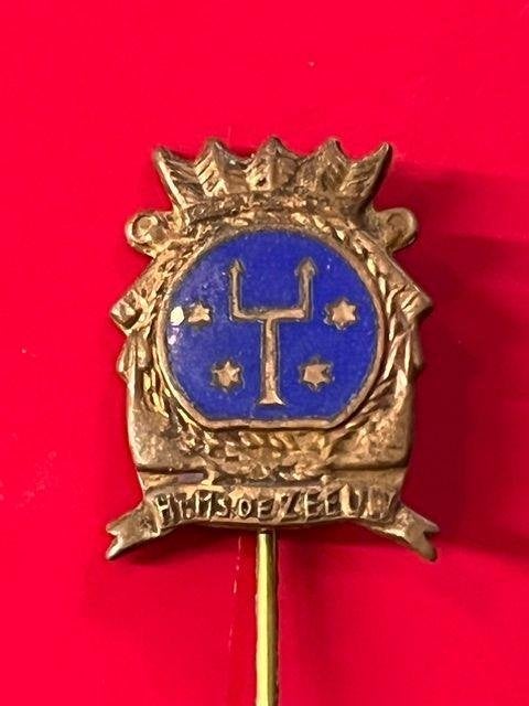 Militair Speldje Marineembleem Fregat Hr.Ms. De Zeeuw., Verzenden, Zo goed als nieuw, Transport, Speldje of Pin