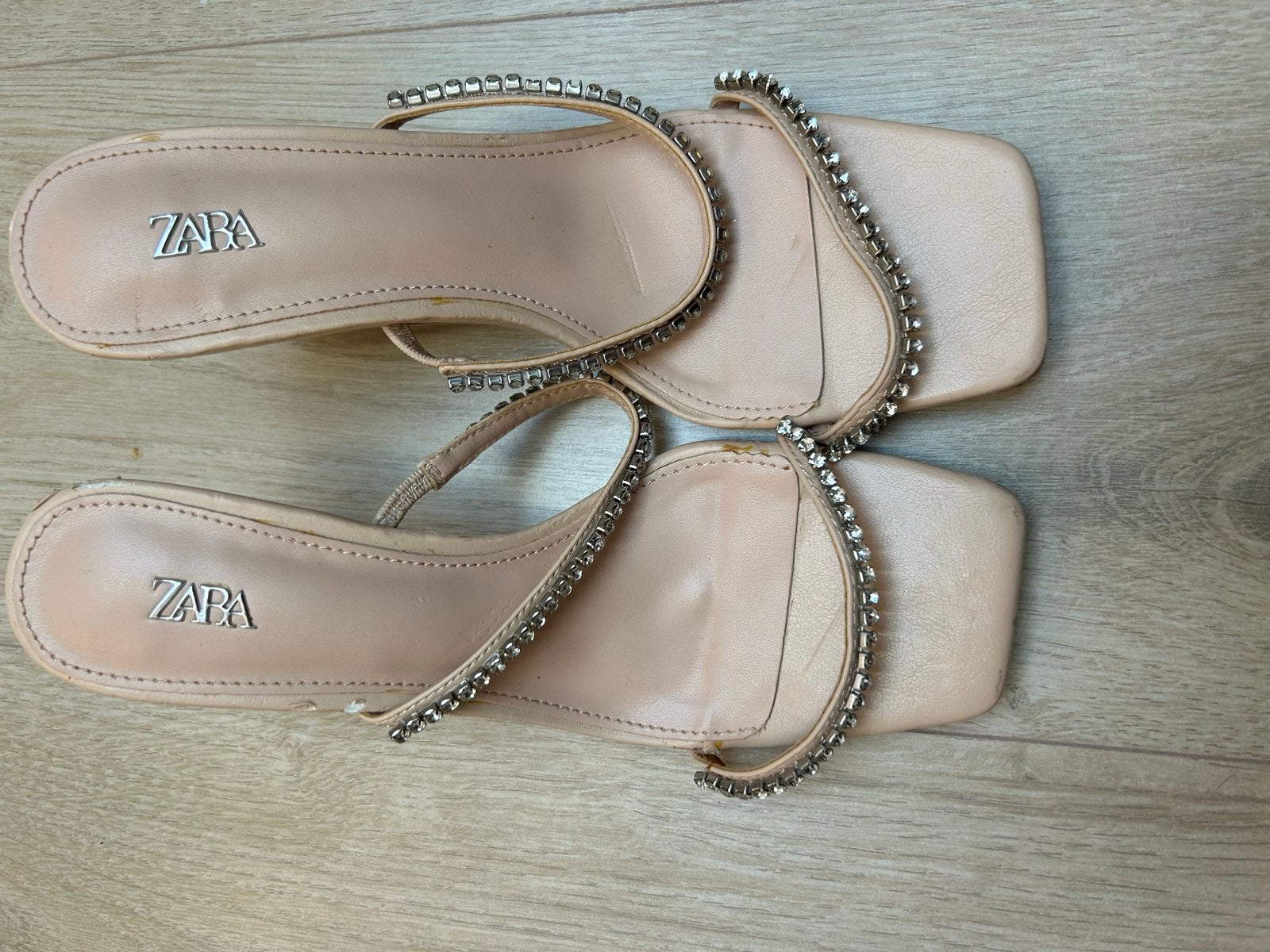 Zara Sandalen met hak en strass - Maat 38, Ophalen of Verzenden, Gedragen, Beige, Sandalen of Muiltjes