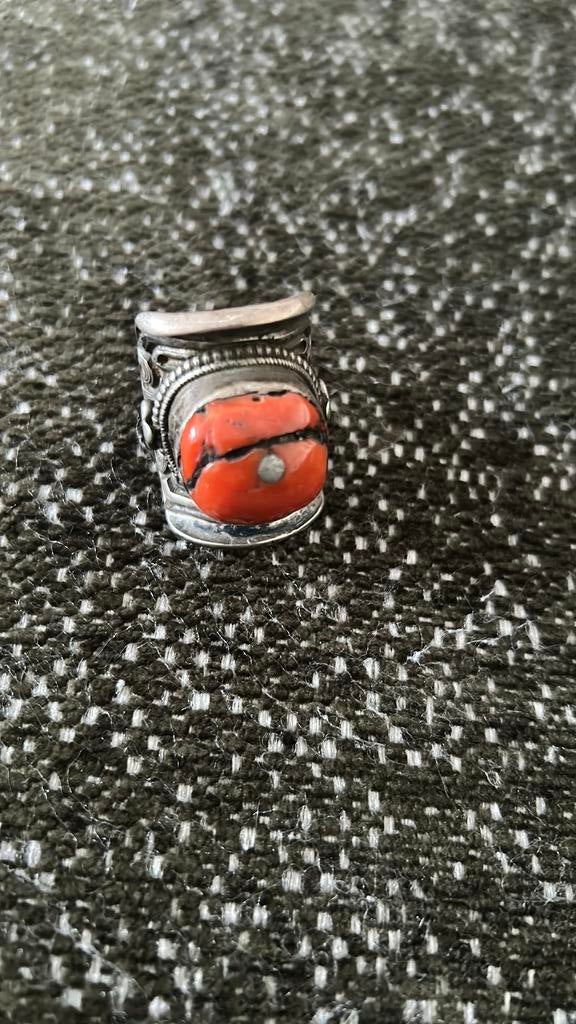 TIBETAN CORAL SADDLE RING - 12, Sieraden, Tassen en Uiterlijk, Ringen, Ophalen of Verzenden, Zo goed als nieuw, Dame