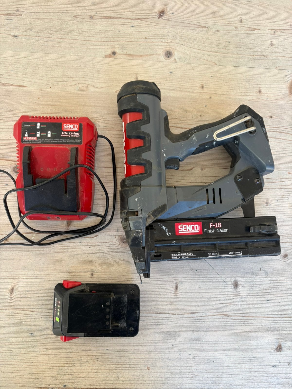 Senco f18 tacker inc lader en accu, Ophalen of Verzenden, Zo goed als nieuw, Overige typen