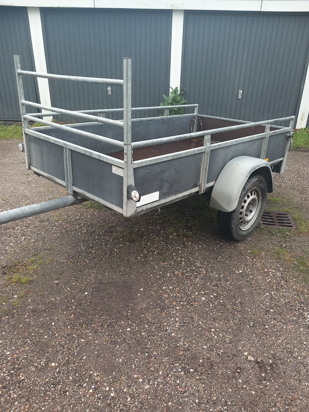 Nette robuuste aanhangwagen, Ophalen