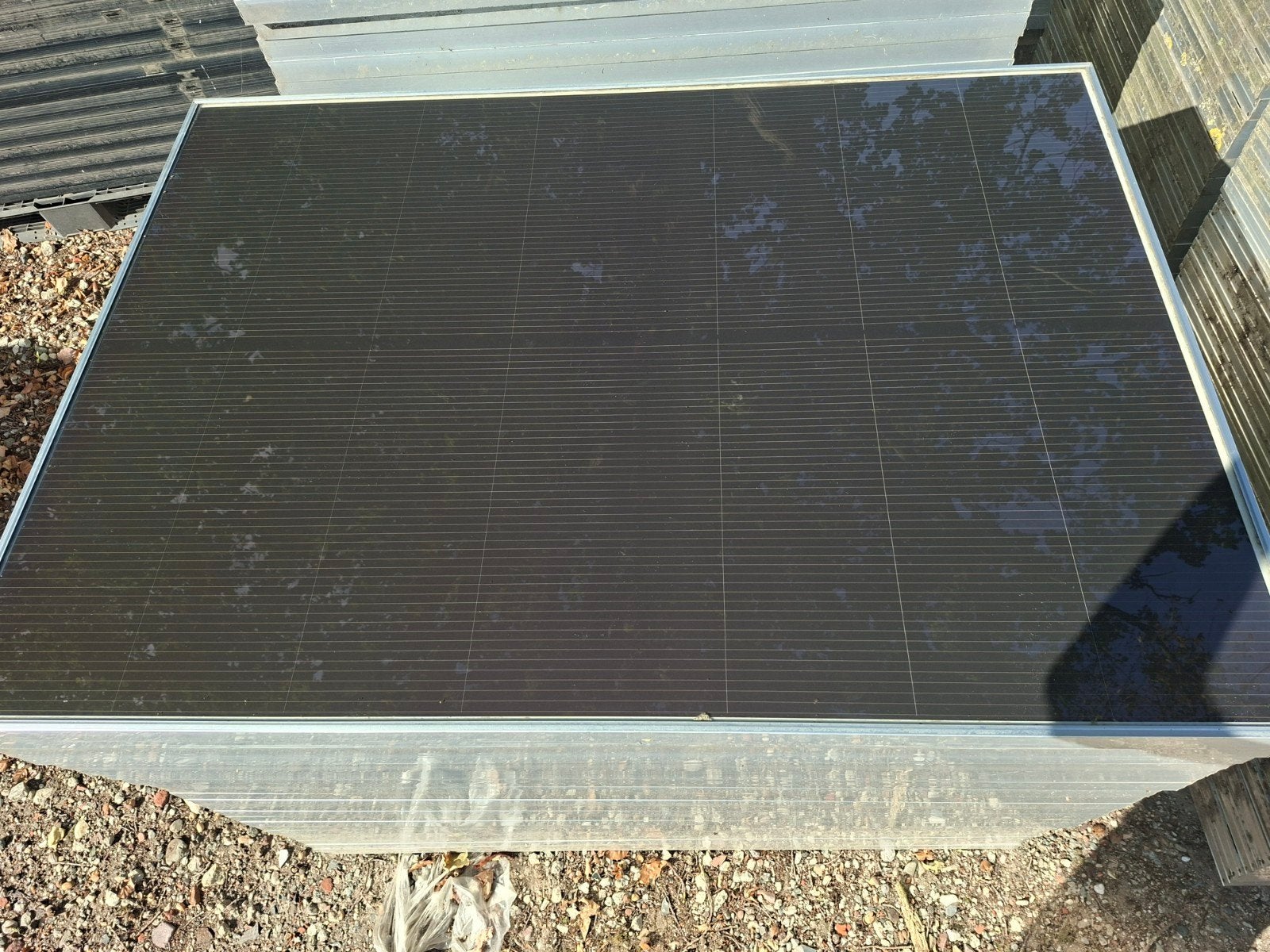 240 Sharp 128 Wp zonnepanelen met Fronius IG Plus omvormers, Doe-het-zelf en Verbouw, Ophalen of Verzenden