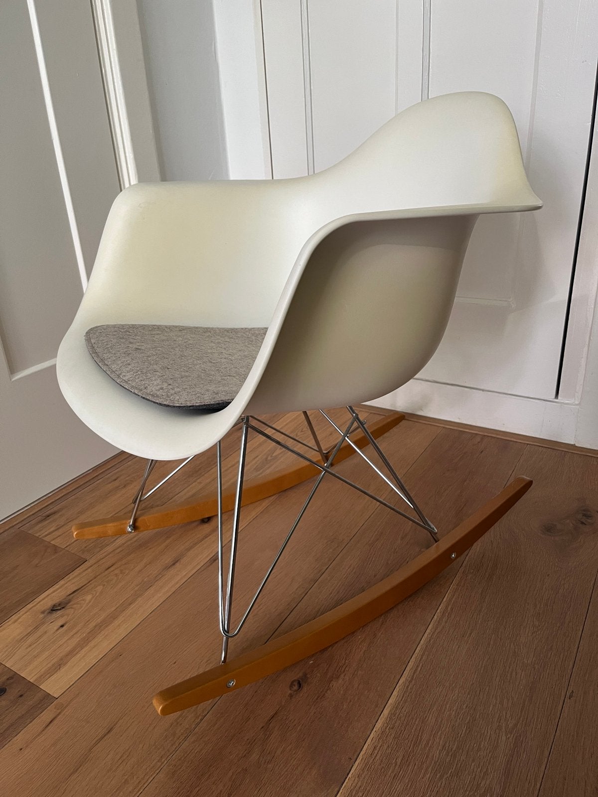 Originele Eames Plastic Armchair RE RAR schommelstoel wit, Ophalen, Gebruikt, Wit, Eén