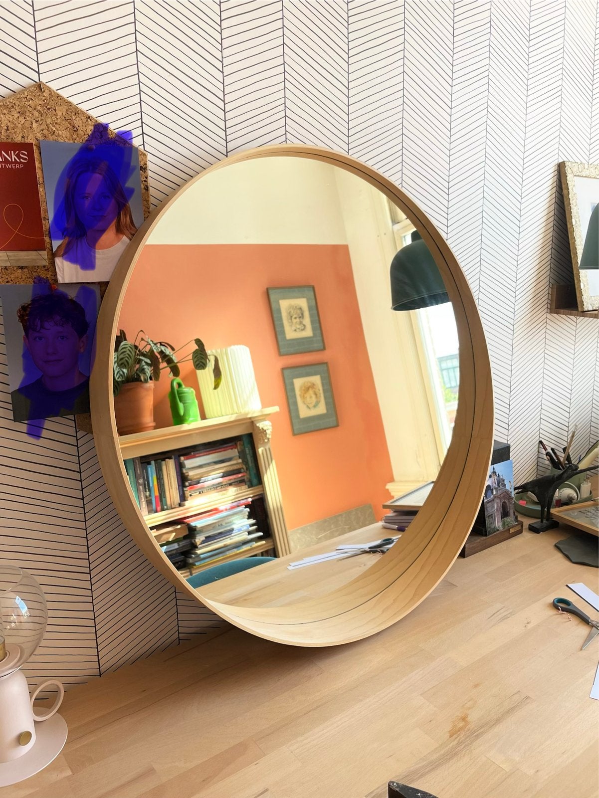 Grote ronde spiegel met eikenhouten frame, Ophalen, Rond, Zo goed als nieuw, 75 tot 100 cm