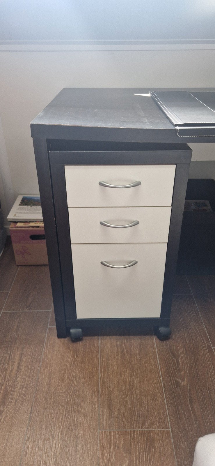 Ikea bureau ladenkastje zwart met witte laden, Huis en Inrichting, Kasten | Ladekasten, Minder dan 50 cm, Gebruikt, Ophalen of Verzenden