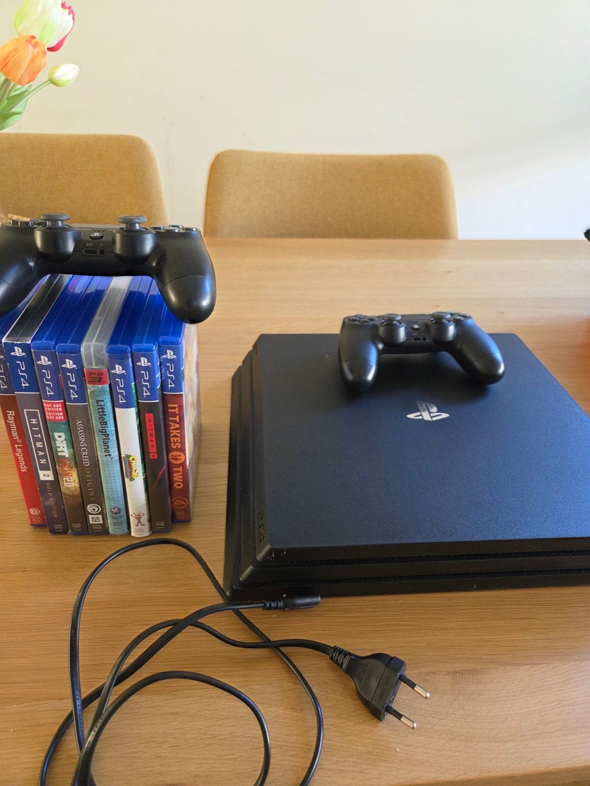 PlayStation 4 Pro 1TB + 2 originele controllers + 8 games, Ophalen, Met games, Phat, Met 2 controllers
