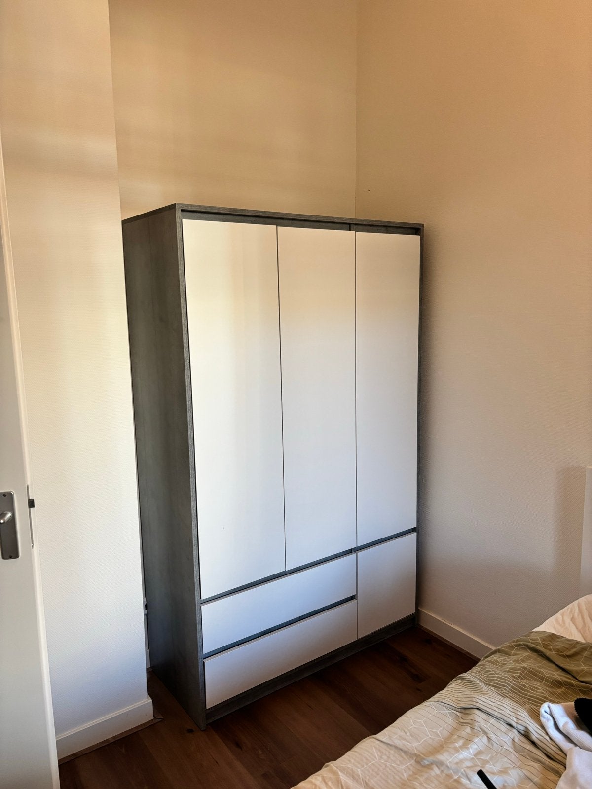 Kledingkast Billund Jysk - 119x193x51 cm, Ophalen, 100 tot 150 cm, Zo goed als nieuw, Met lade(s)