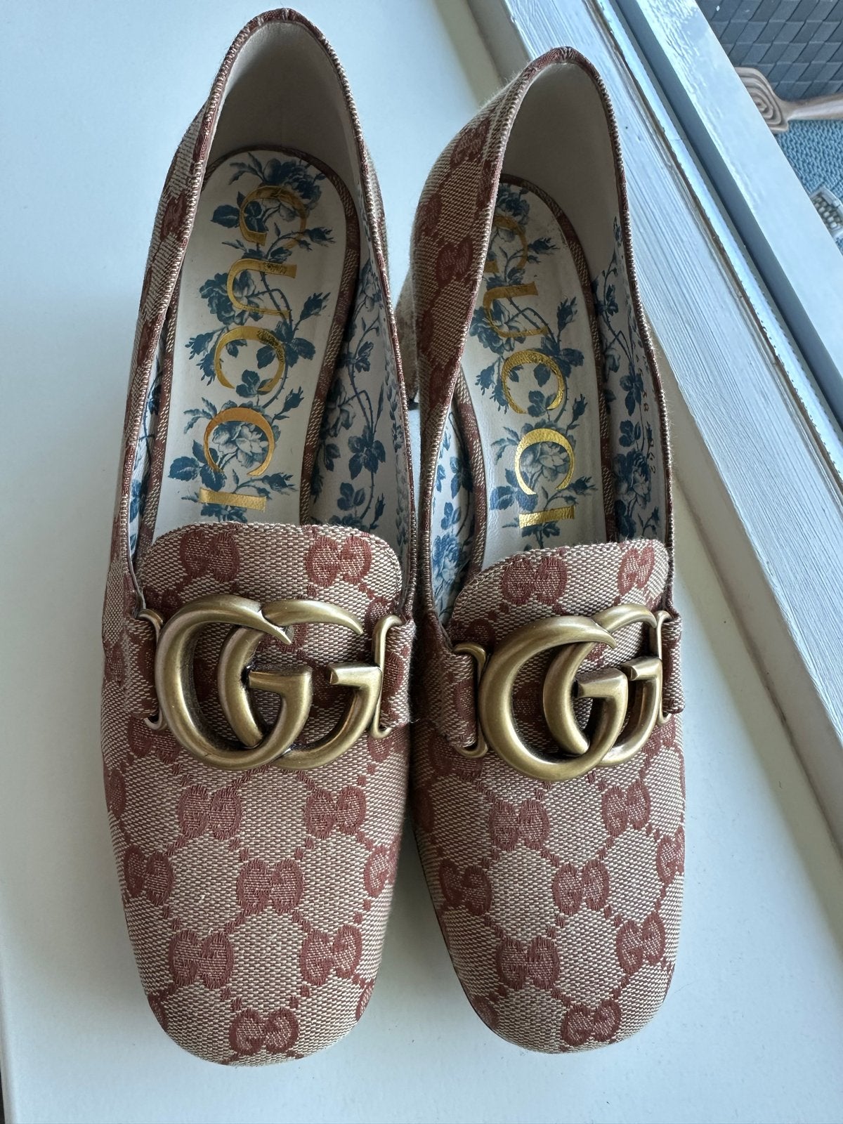 Gucci GG Canvas Loafers met Blokhak - Maat 38, Kleding | Dames, Ophalen of Verzenden, Gedragen, Bruin, Instappers
