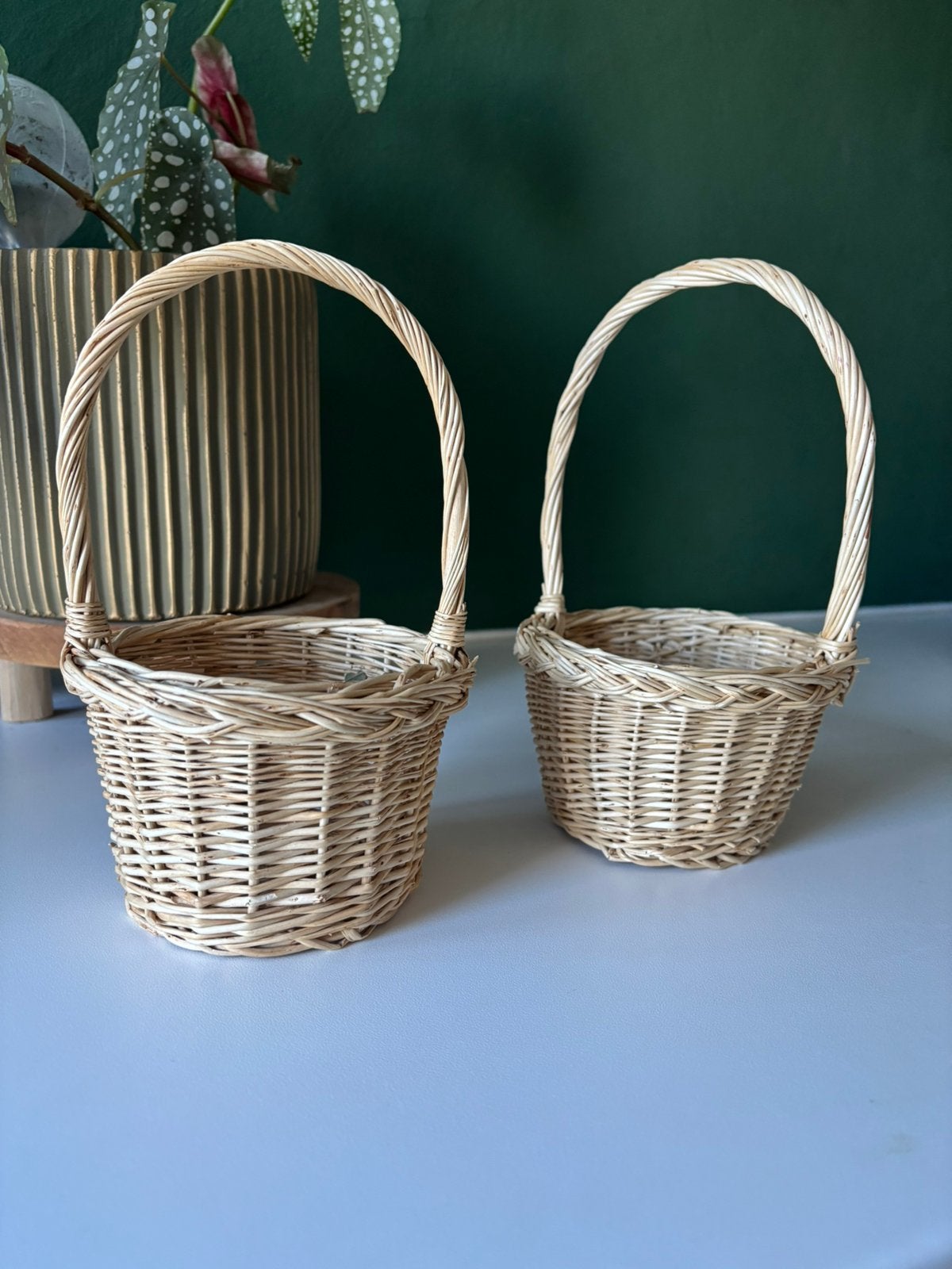 Twee leuke mandjes voor bijv bruidsmeisjes, Ophalen of Verzenden, Zo goed als nieuw, Rond, Riet