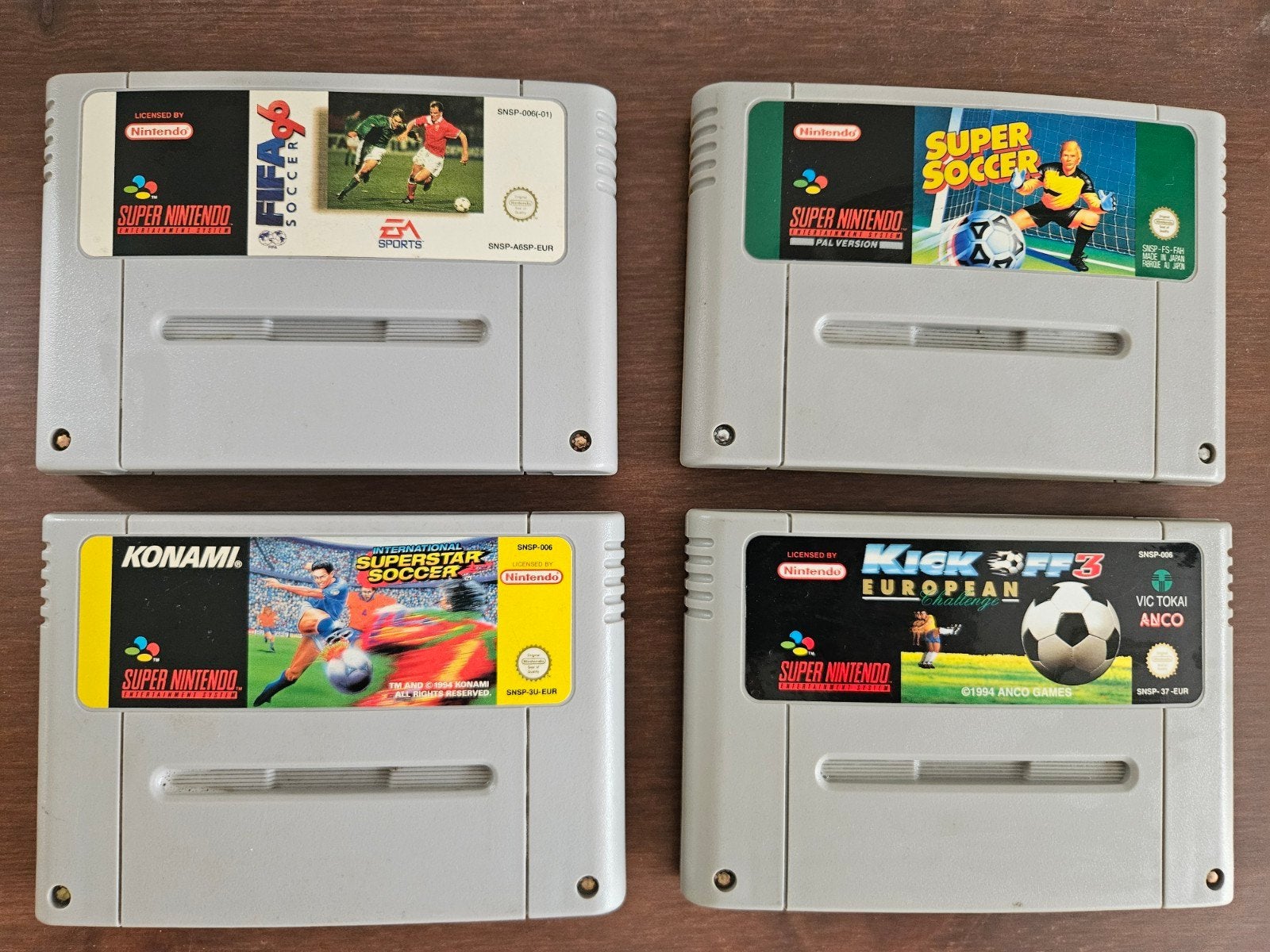 Retro Soccer Set :int. superstar soccer/ fifa96/kickoff3/ su, Ophalen of Verzenden, Zo goed als nieuw, Sport, 3 spelers of meer