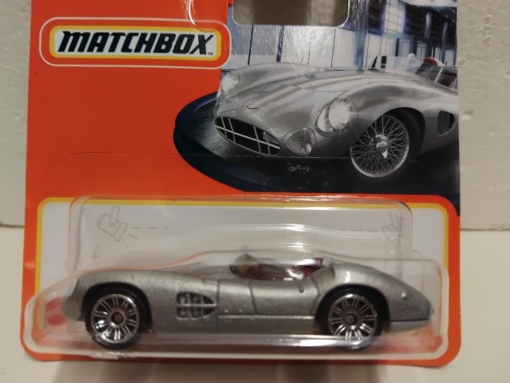 Matchbox orange card Aston Martin DBR 1 1956 Silver 3INCH, Ophalen of Verzenden, Zo goed als nieuw, Auto