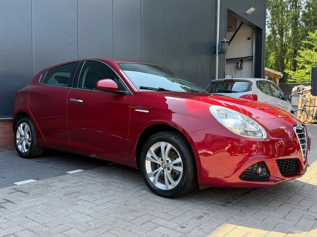 Alfa Romeo ALFA GIULIETTA 1.4 T Progression (12mnd BOVAG-gar, Auto's, Alfa Romeo, Gebruikt, Zwart, 4 cilinders, Bedrijf