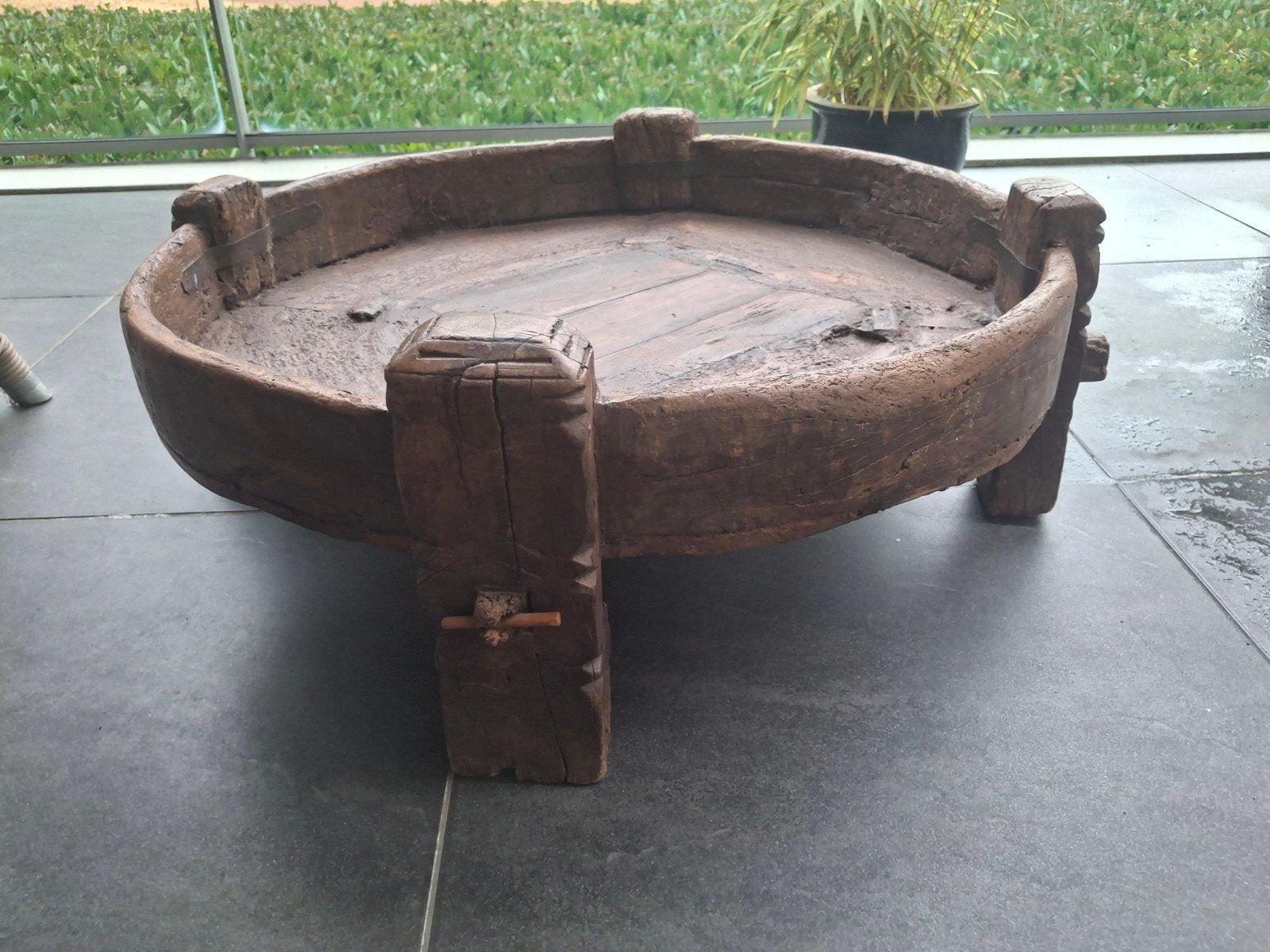 INDIASE CHAKKI TAFEL/GRINDER, Ophalen